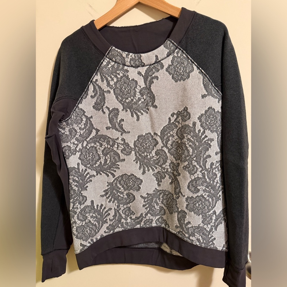 Lululemon Black and Gray Floral Patterned Sweatshirt Size 6